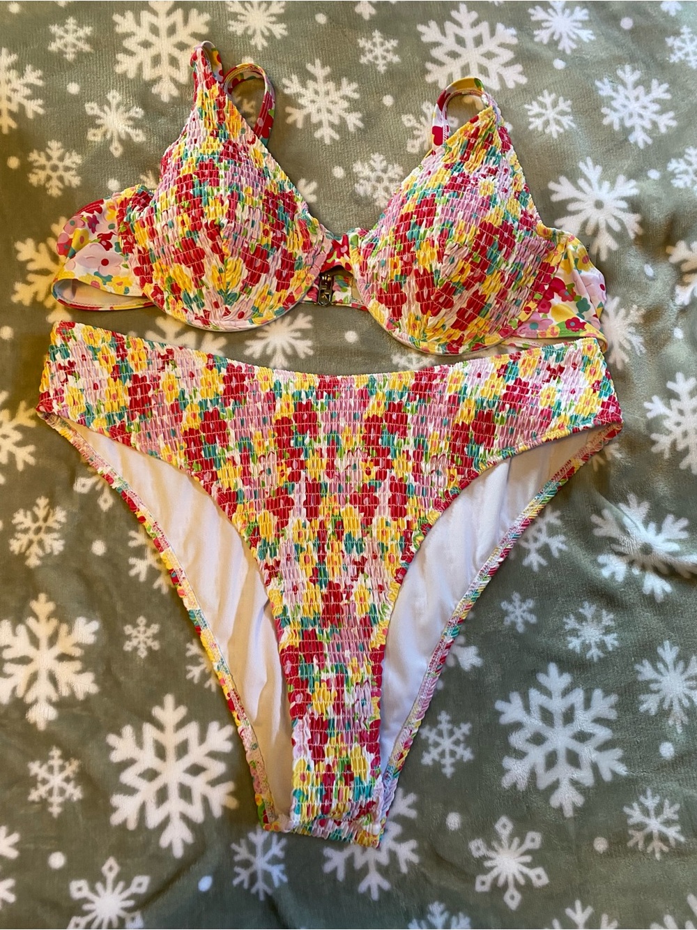 Smocked Floral Print Women's Bikini Set in Multicolor